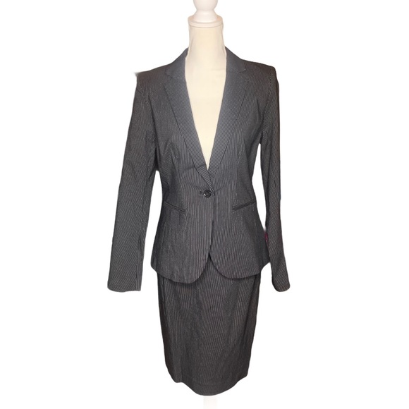 APT 9 Black Pinstripe The Torie Jacket & Pencil Skirt Career Suit 6 NWT - Picture 2 of 11